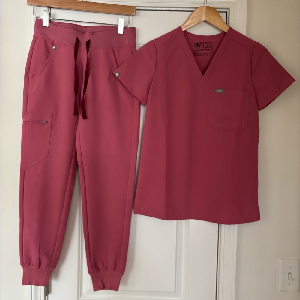 FIGS Brand pink Scrub Set — NEVER BEEN WORN